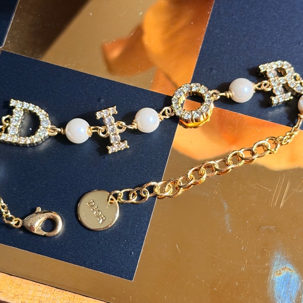 DIOR Letter Pearl Bracelet Gold Tone (Novelty/GWP) SEALED in Box - NEW - Picture 3 of 14